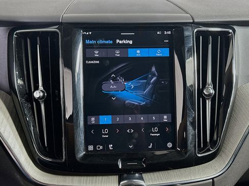 Used 2025 Volvo XC60 B5 Plus w/ Climate Package image 24