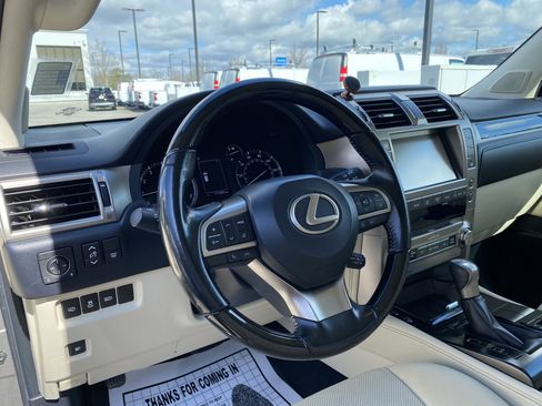 Used 2020 Lexus GX 460 Premium w/ Premium Package image 17
