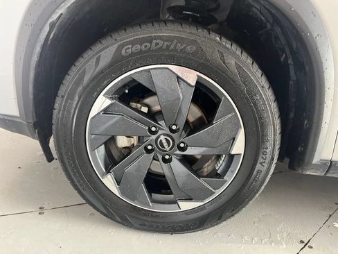 Used 2024 Nissan Rogue SV AWD/4WD image 15