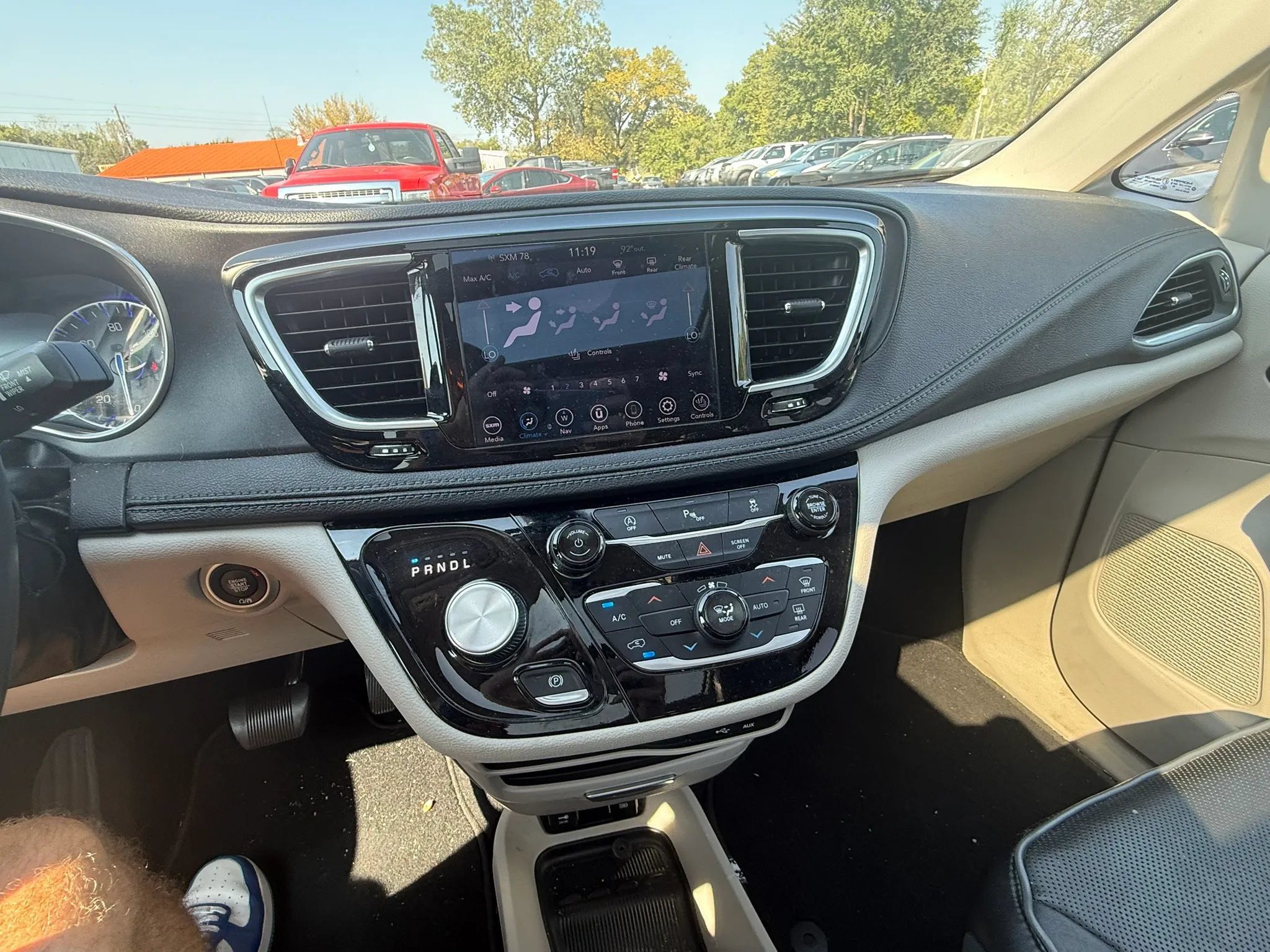 Used 2020 Chrysler Pacifica Limited FWD image 14