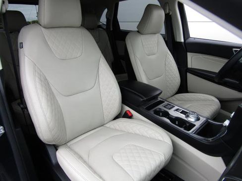 Used 2024 Ford Edge Titanium w/ Titanium Elite Package image 7