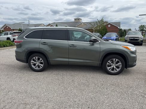 Used 2014 Toyota Highlander XLE FWD image 10