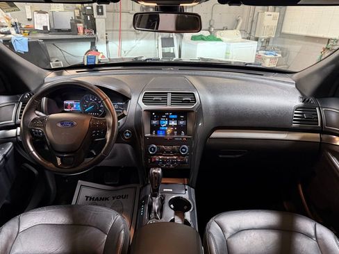 Used 2018 Ford Explorer XLT w/ Equipment Group 202A AWD/4WD image 6
