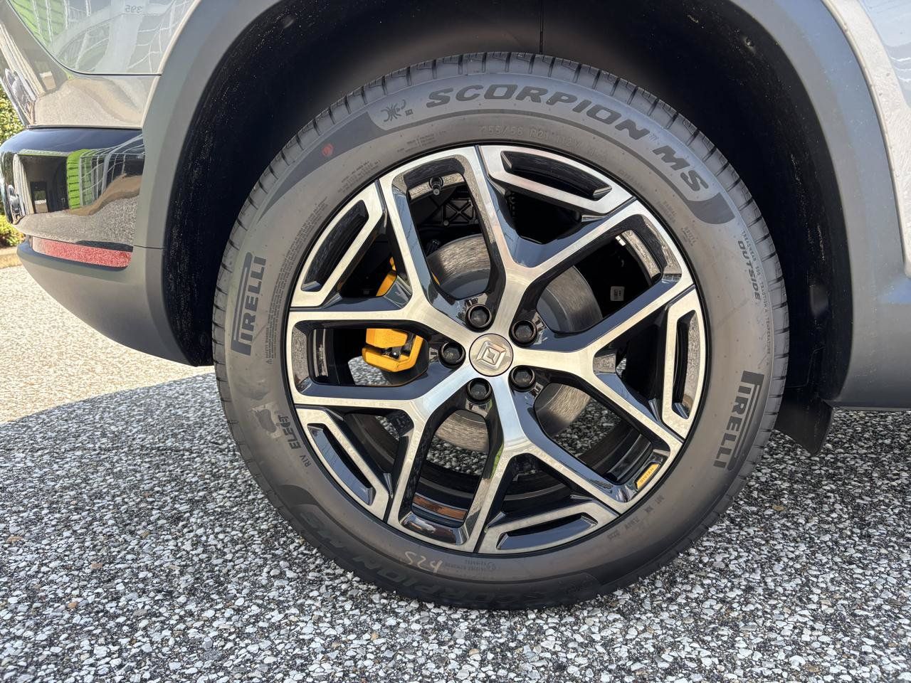 Used 2027 Rivian R2 Performance Dual AWD/4WD image 30