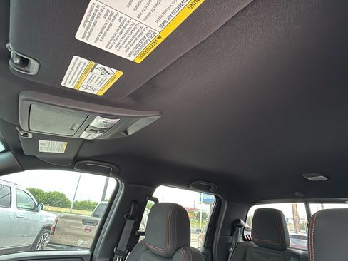 Used 2022 Nissan Frontier Pro-X RWD image 10