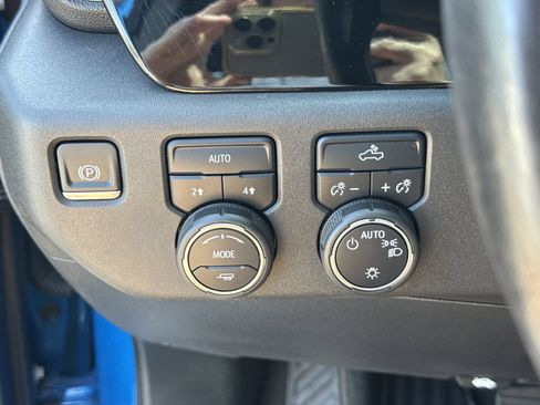 Used 2022 Chevrolet Silverado 1500 LT AWD/4WD image 27