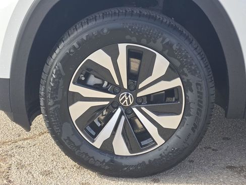 New 2026 Volkswagen Atlas SE FWD image 9