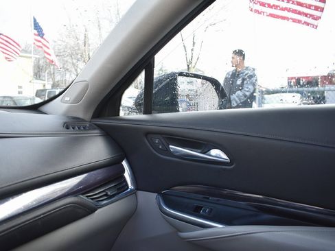 Used 2019 Cadillac XT4 Luxury w/ Cold Weather Package image 20