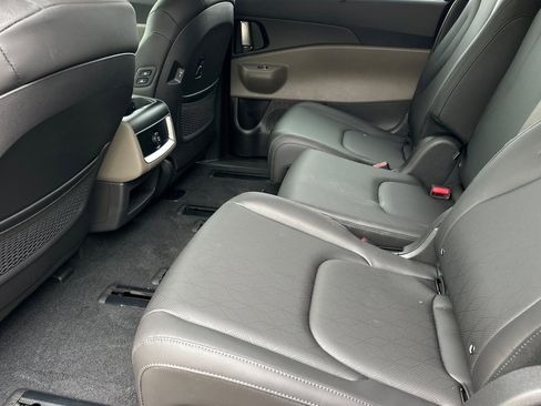 New 2026 Kia Carnival EX FWD image 10