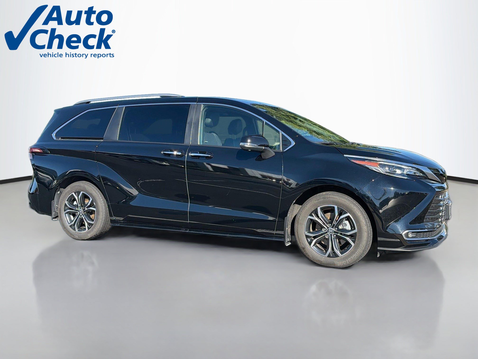 Certified 2026 Toyota Sienna Platinum AWD/4WD image 1