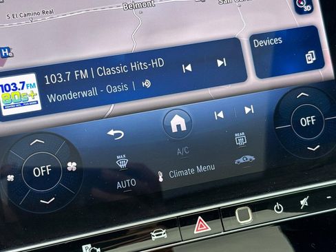 Used 2025 Mercedes-Benz GLC 300 4MATIC image 27