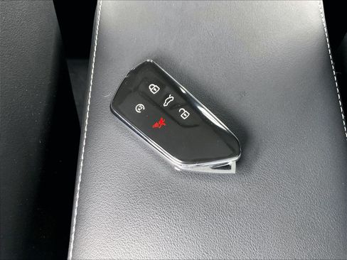 Certified 2025 Volkswagen Tiguan SE R-Line AWD/4WD image 11