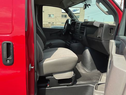 Used 2017 Chevrolet Express 2500 RWD image 11