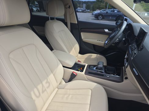 Used 2023 Audi Q5 2.0T Premium w/ Convenience Package AWD/4WD image 10
