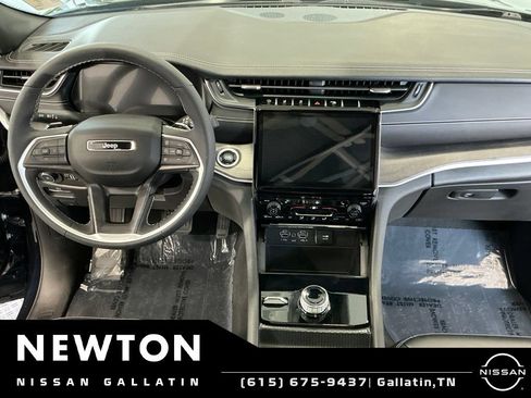 Used 2024 Jeep Grand Cherokee L Limited AWD/4WD image 21