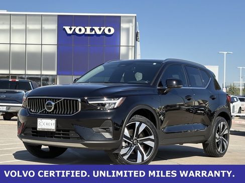 Certified 2025 Volvo XC40 B5 Plus image 1