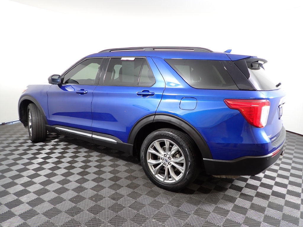 Used 2020 Ford Explorer XLT w/ Equipment Group 202A AWD/4WD image 9