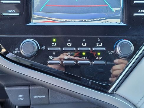 Used 2018 Toyota Camry LE image 19