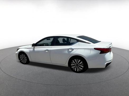 Used 2025 Nissan Altima 2.5 SV FWD image 10