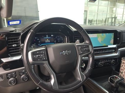 Used 2022 Chevrolet Silverado 1500 LT Trail Boss w/ Convenience Package II AWD/4WD image 9
