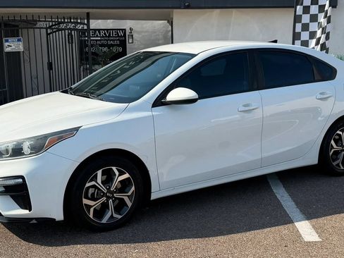 Used 2020 Kia Forte LXS FWD image 2