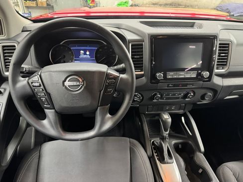 Used 2024 Nissan Frontier SV image 18