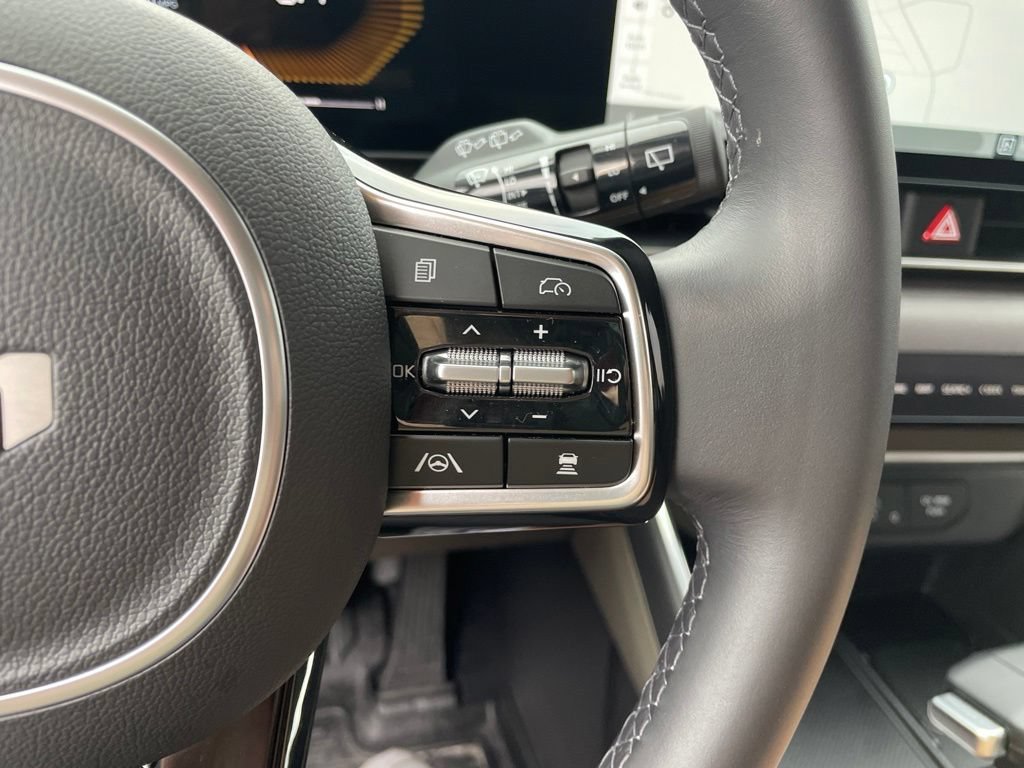 Used 2026 Kia Carnival EX FWD image 27
