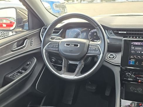 Used 2022 Jeep Grand Cherokee L Limited image 15