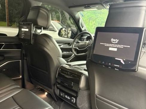 Used 2023 Jeep Wagoneer 4WD w/ Rear Seat Video Group 1 image 4