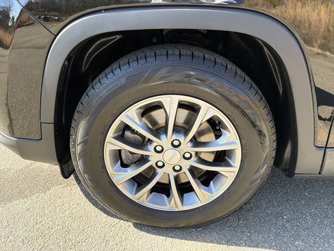 Used 2020 Jeep Cherokee Latitude Plus w/ Comfort/Convenience Group image 11