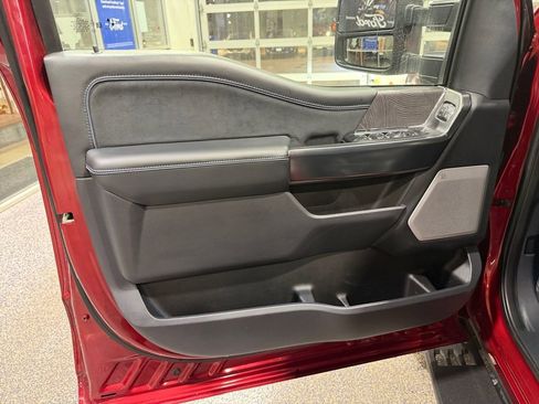 Used 2025 Ford F250 Platinum w/ Tremor Off-Road Package image 30