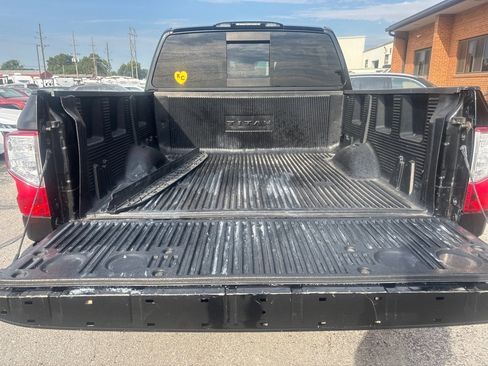 Used 2019 Nissan Titan SV w/ SV Convenience Package image 9