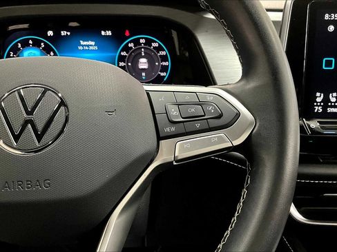 Used 2024 Volkswagen Atlas Cross Sport SE image 22