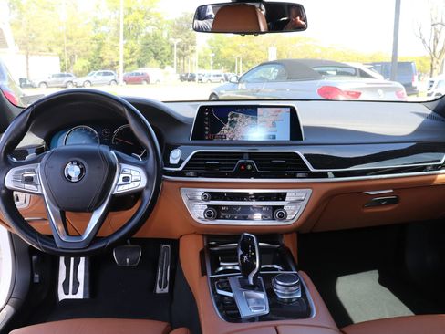 Used 2019 BMW 740i w/ M Sport Package RWD image 4