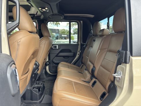 Used 2020 Jeep Gladiator Overland AWD/4WD image 30