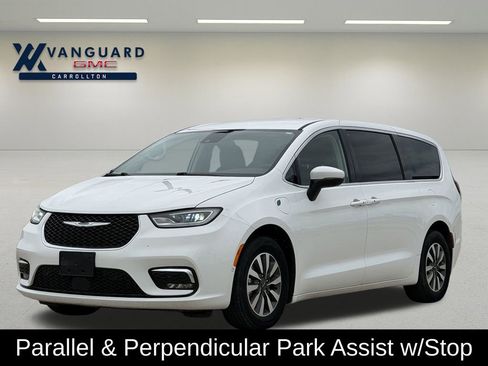Used 2023 Chrysler Pacifica Touring-L FWD image 5