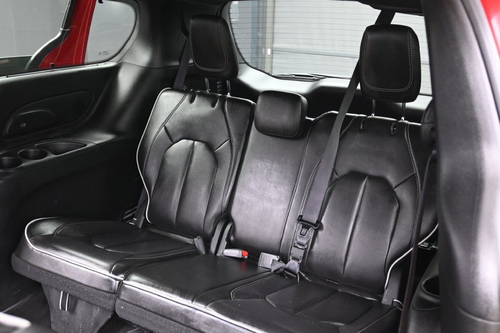 Used 2025 Chrysler Pacifica Limited FWD image 34