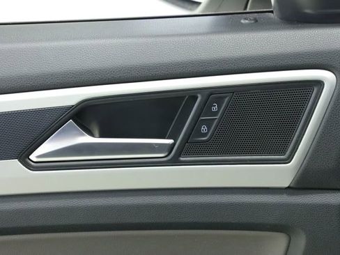 Used 2022 Volkswagen Atlas Cross Sport SEL image 29