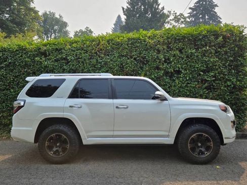 Used 2018 Toyota 4Runner Limited AWD/4WD image 8