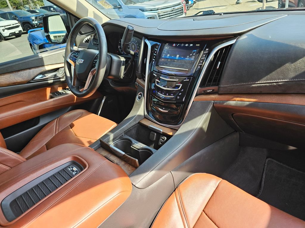 Used 2020 Cadillac Escalade Premium Luxury w/ Escalade Sport Edition AWD/4WD image 12