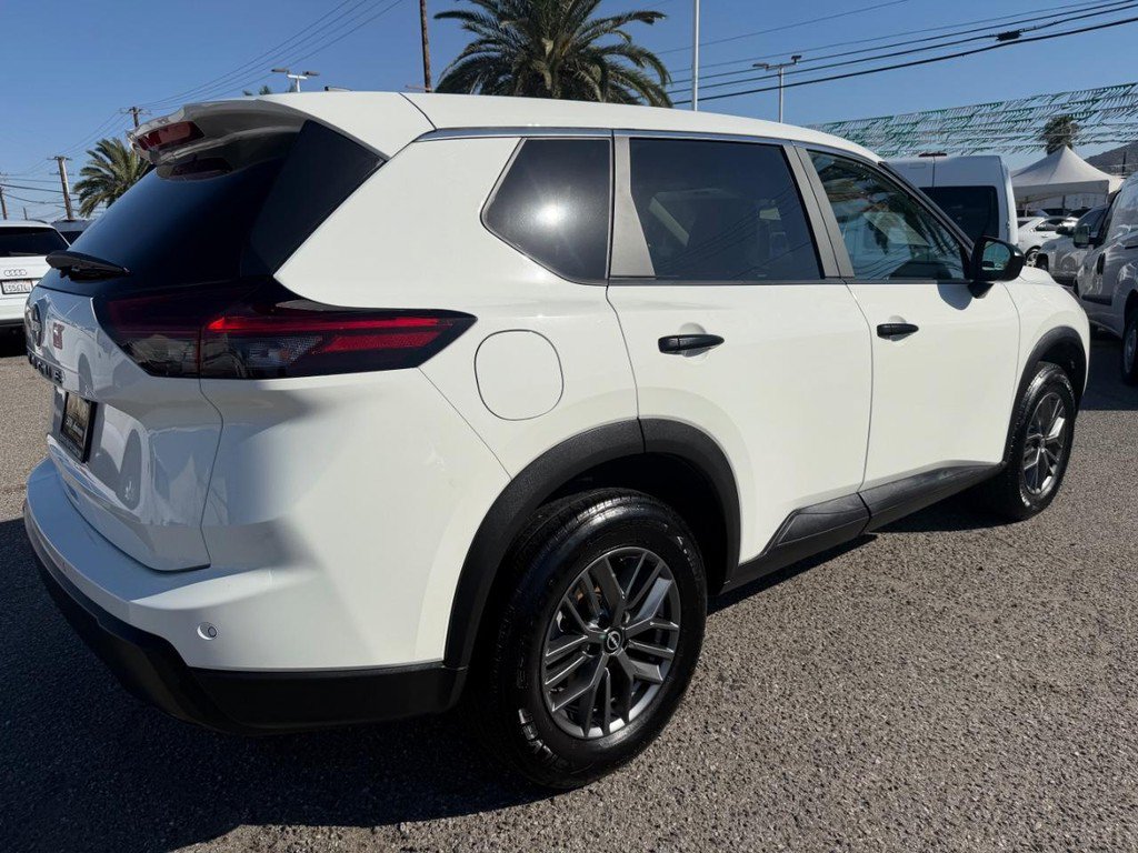 Used 2024 Nissan Rogue S FWD image 6