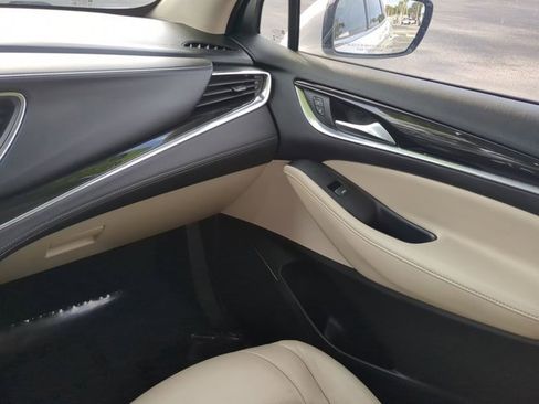 Used 2021 Buick Enclave Essence image 17