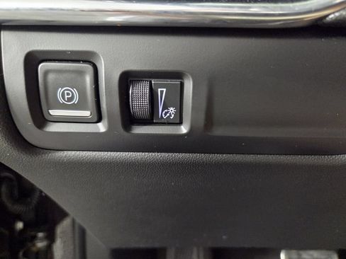 Used 2020 Cadillac XT4 Sport w/ Driver Assist Package FWD image 19