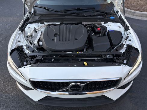 Certified 2025 Volvo V60 B5 Cross Country Plus image 36