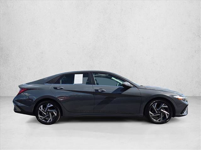 Used 2025 Hyundai Elantra SEL FWD image 4