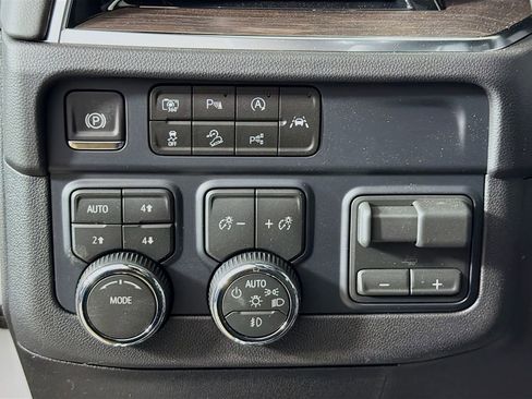 New 2026 Chevrolet Suburban LT w/ Comfort Package AWD/4WD image 10