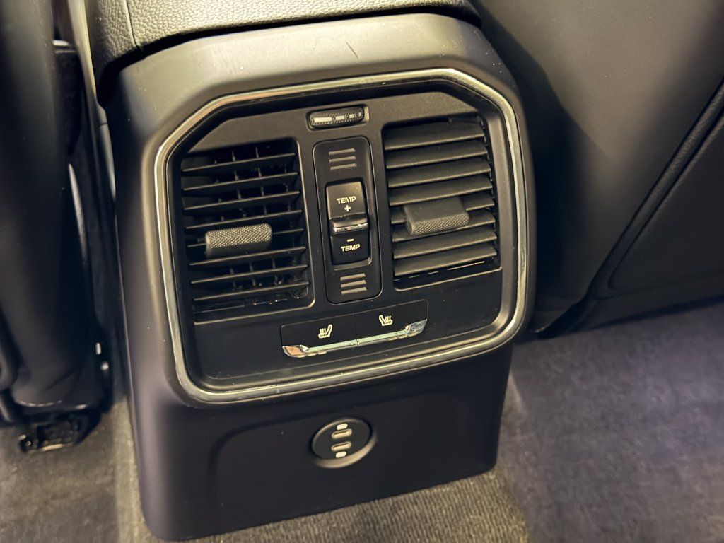 Certified 2020 Porsche Macan AWD/4WD image 22