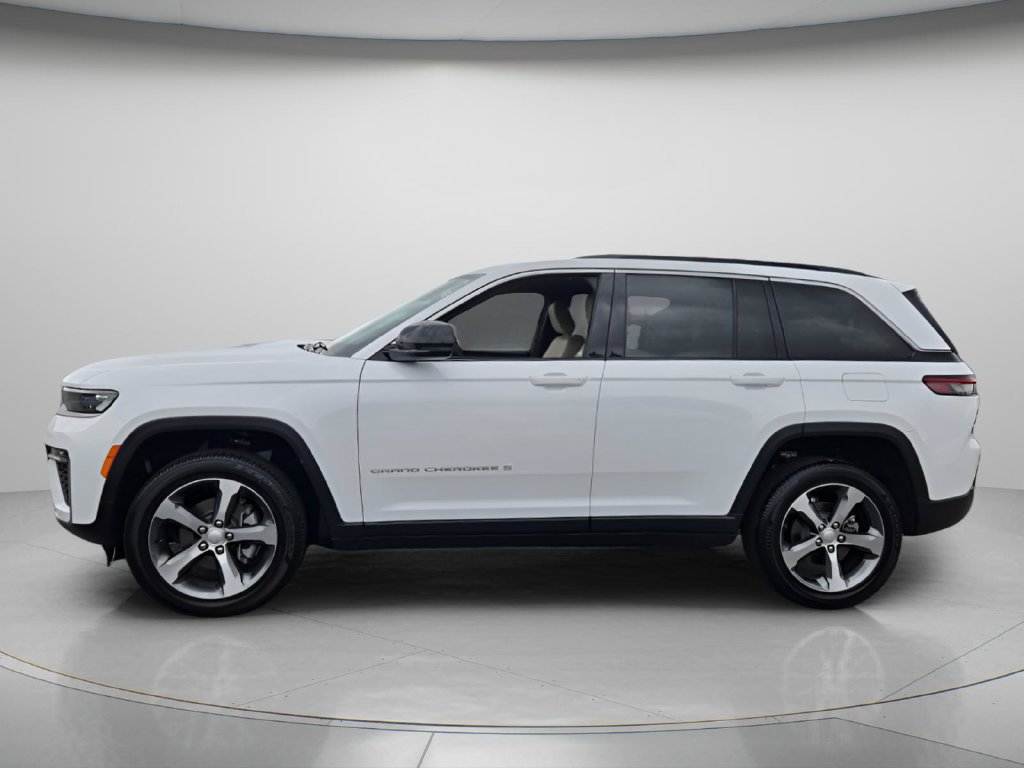 Used 2026 Jeep Grand Cherokee Limited RWD image 3