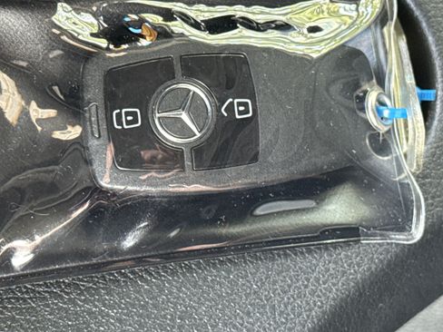 Used 2024 Mercedes-Benz Sprinter 2500 image 34