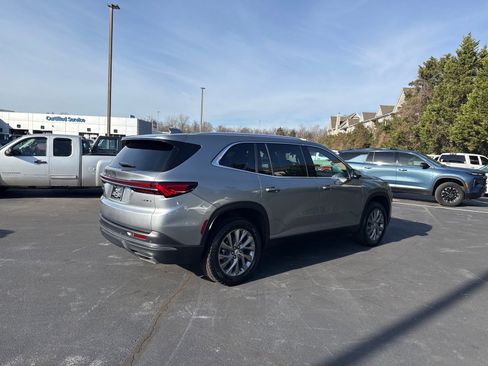 Used 2025 Buick Enclave Preferred image 3